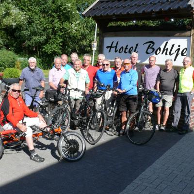 Senioren auf Radtour im Ammerland